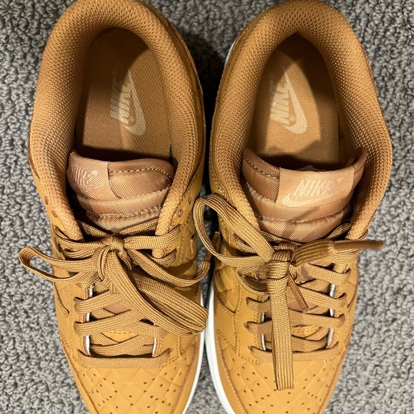 Nike Quilted Sneakers - Picture 3 of 4